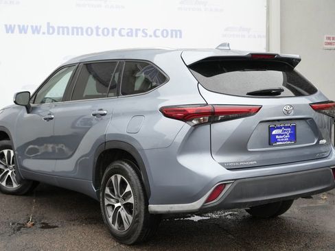 Used 2021 Toyota Highlander XLE image 4