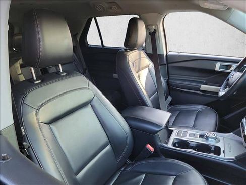 Used 2021 Ford Explorer XLT w/ Equipment Group 202A RWD image 15