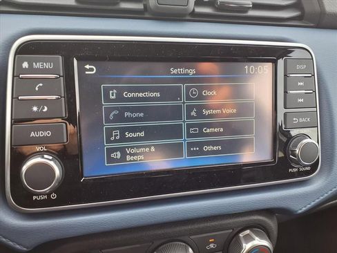 New 2025 Nissan Versa SV w/ Trunk Package FWD image 7
