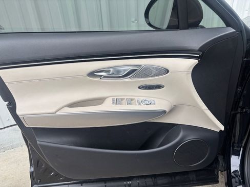 Used 2023 Genesis GV70 2.5T w/ Select Package image 12