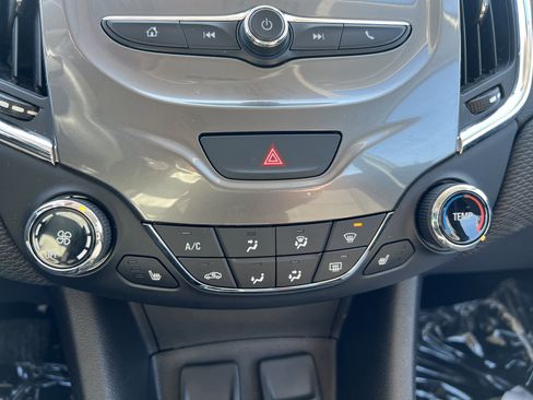 Used 2018 Chevrolet Cruze LT w/ Convenience Package image 22