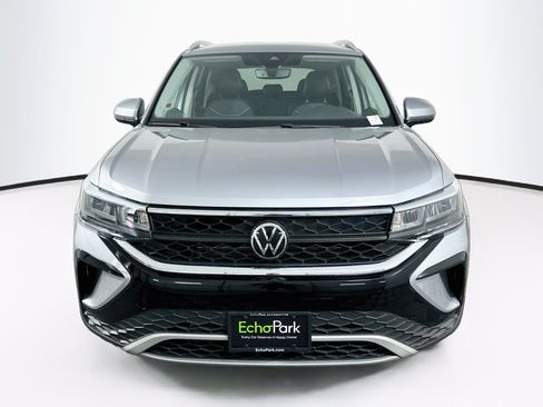 Used 2023 Volkswagen Taos SE w/ Black Wheel Package FWD image 2