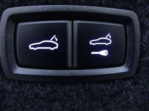 Used 2023 Porsche Taycan GTS image 35