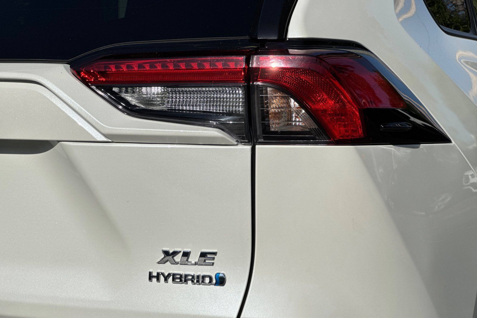 Used 2022 Toyota RAV4 XLE Premium AWD/4WD image 28