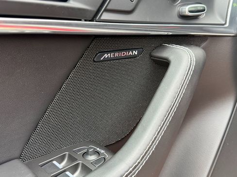 Used 2020 Jaguar F-TYPE Checkered Flag image 38