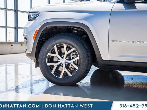 Used 2023 Jeep Grand Cherokee L Limited w/ Trailer Tow Group (B) AWD/4WD image 34