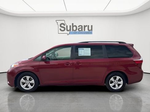 Used 2017 Toyota Sienna LE FWD image 4