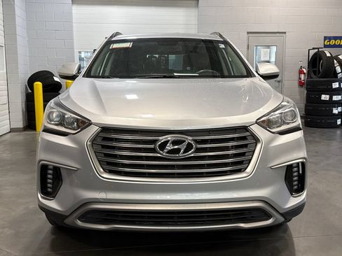 Used 2017 Hyundai Santa Fe SE AWD/4WD image 2