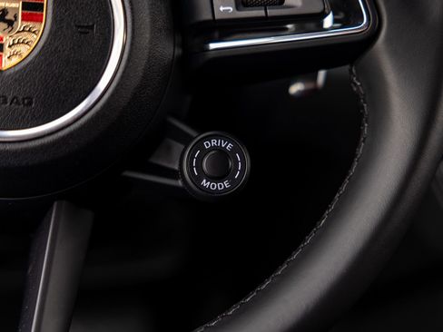 Certified 2025 Porsche Macan AWD/4WD image 51