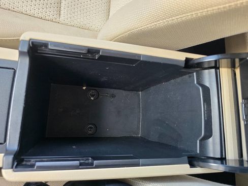 Used 2013 Toyota Camry LE image 18