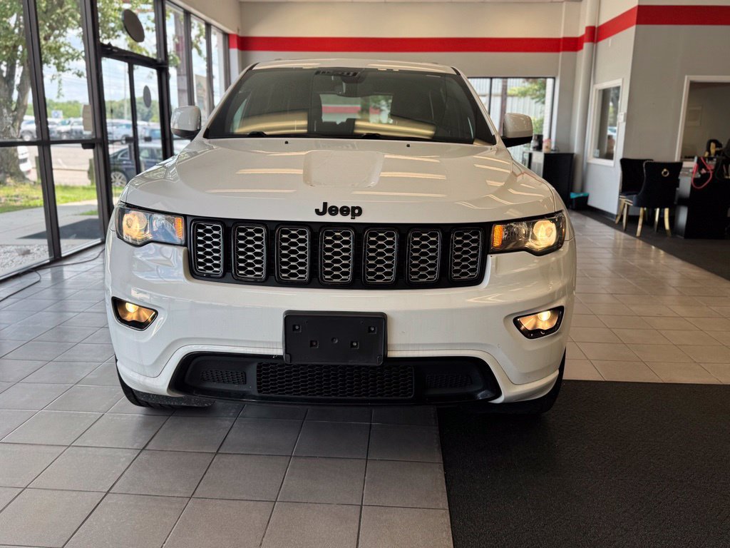 Used 2019 Jeep Grand Cherokee Altitude AWD/4WD image 2