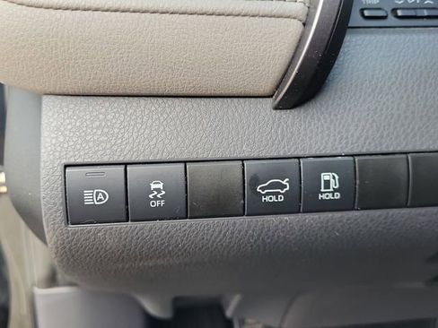 Used 2019 Toyota Camry SE image 18