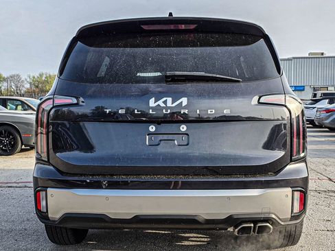 Used 2025 Kia Telluride EX w/ EX Captain's Chair Package image 5