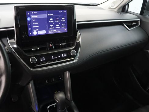 Used 2023 Toyota Corolla Cross XLE w/ Convenience Package FWD image 16
