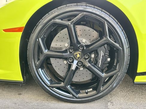 Used 2022 Lamborghini Huracan EVO image 15