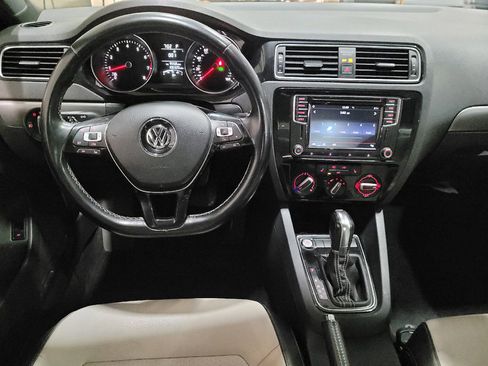 Used 2016 Volkswagen Jetta Sport FWD image 22