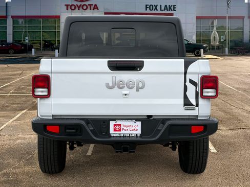 Used 2022 Jeep Gladiator Overland w/ Popular Equipment Package AWD/4WD image 4