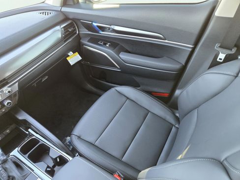 Used 2025 Kia Telluride LX FWD image 19