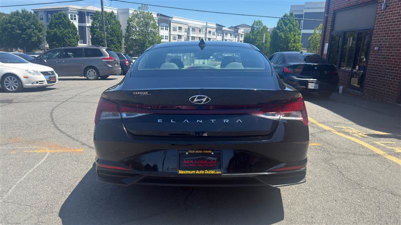 Used 2021 Hyundai Elantra SEL w/ Convenience Package FWD image 9