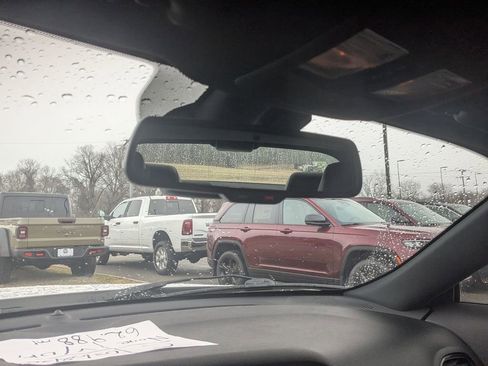 Used 2018 Dodge Challenger SXT Plus image 31