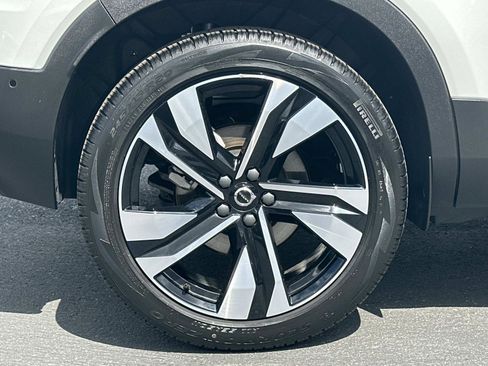 Certified 2025 Volvo XC40 B5 Ultra w/ Climate Package image 27