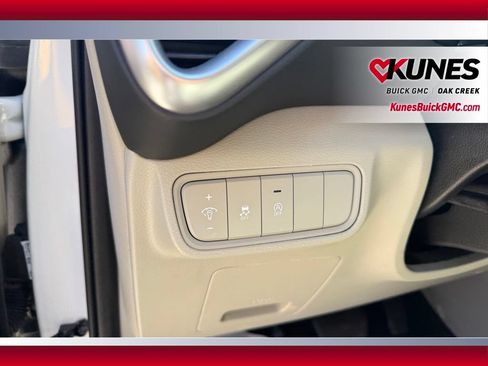 Used 2025 Kia Soul LX w/ LX Technology Package FWD image 12