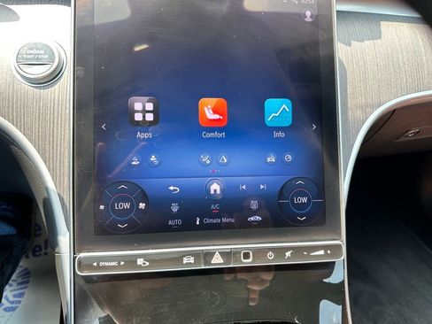 Used 2025 Mercedes-Benz C 300 4MATIC Sedan image 18