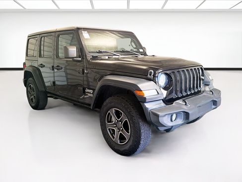 Used 2018 Jeep Wrangler Unlimited Sport S AWD/4WD image 3