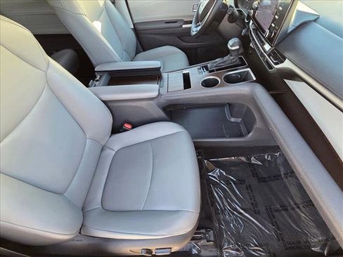 Used 2024 Toyota Sienna XLE image 20