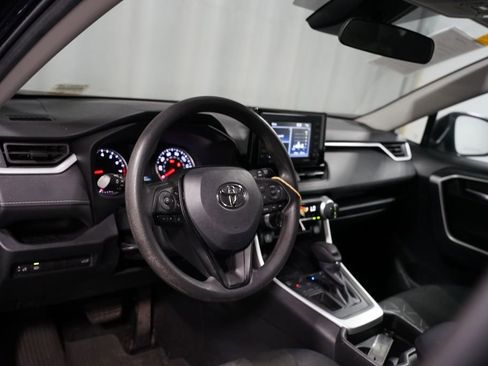Used 2021 Toyota RAV4 XLE w/ Convenience Package FWD image 7