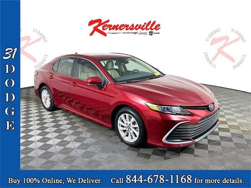 Used 2021 Toyota Camry LE image 1