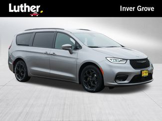 Used 2021 Chrysler Pacifica Limited w/ Uconnect Theater Family Group video 1