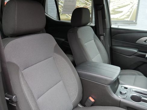 Used 2023 Chevrolet Traverse LT FWD image 12
