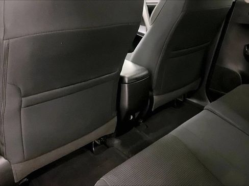 Used 2018 Toyota RAV4 XLE AWD/4WD image 10