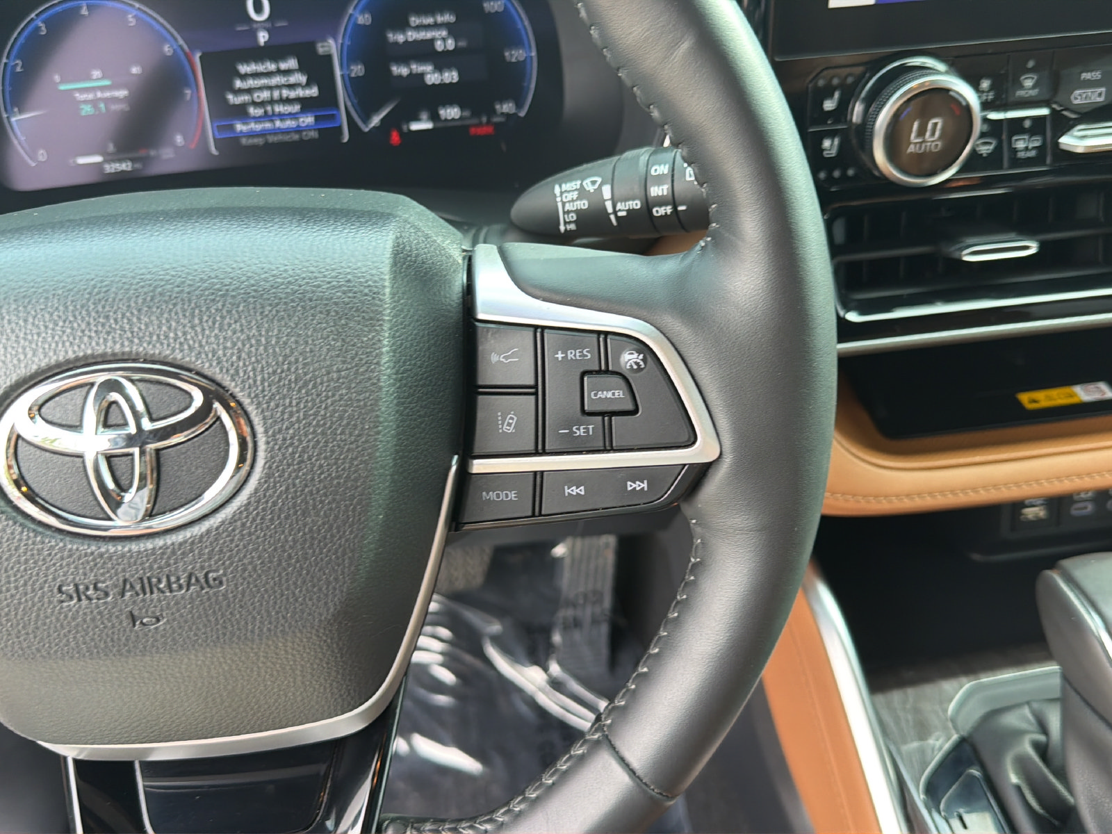 Used 2024 Toyota Highlander Platinum FWD image 18