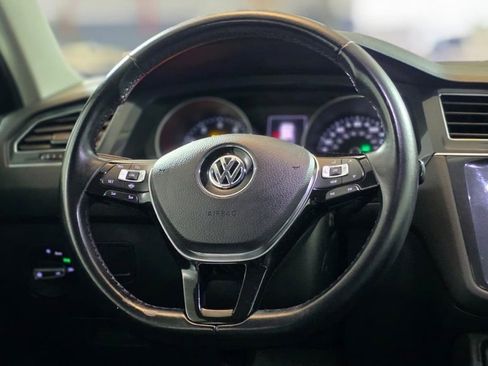 Used 2019 Volkswagen Tiguan SE w/ Panoramic Sunroof Package image 14