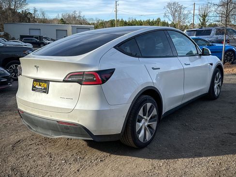 Used 2021 Tesla Model Y Long Range image 12
