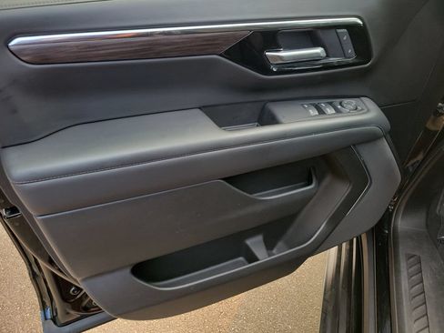 Used 2025 Chevrolet Tahoe LS RWD image 17