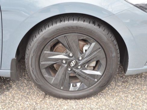 Used 2023 Hyundai Elantra Blue image 10