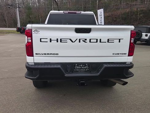 Used 2023 Chevrolet Silverado 2500 Custom w/ Custom Value Package image 9