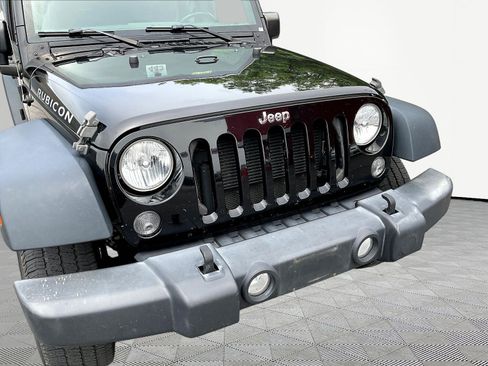 Used 2015 Jeep Wrangler Unlimited Rubicon w/ Dual Top Group AWD/4WD image 30