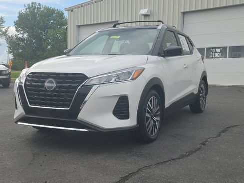 Used 2024 Nissan Kicks SV w/ Interior Electronics Package FWD image 3