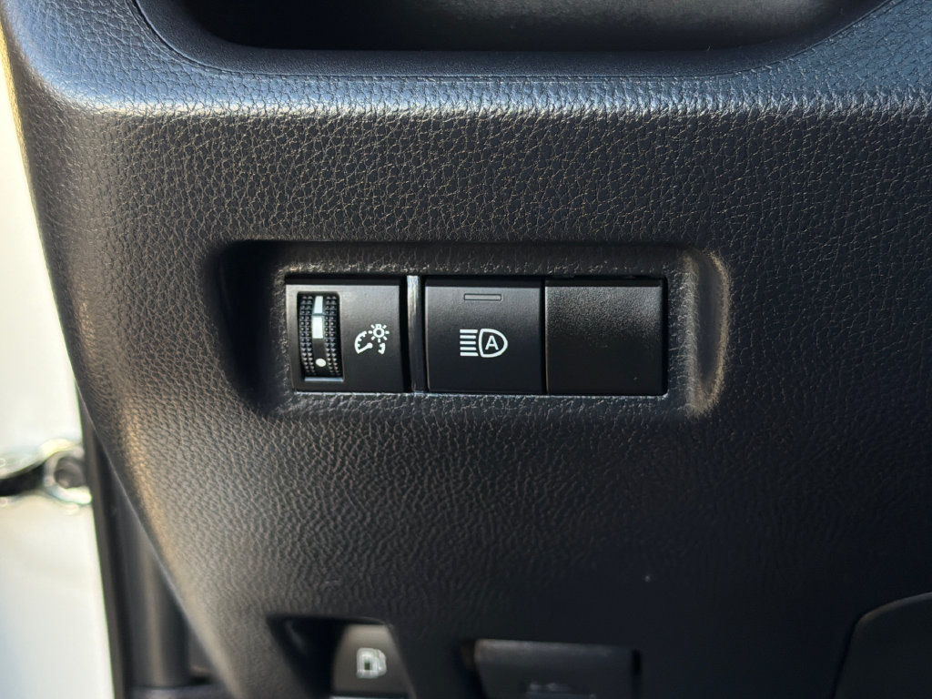 Used 2025 Toyota RAV4 XLE AWD/4WD image 22