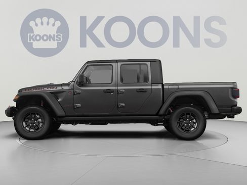 Used 2025 Jeep Gladiator Sport AWD/4WD image 2