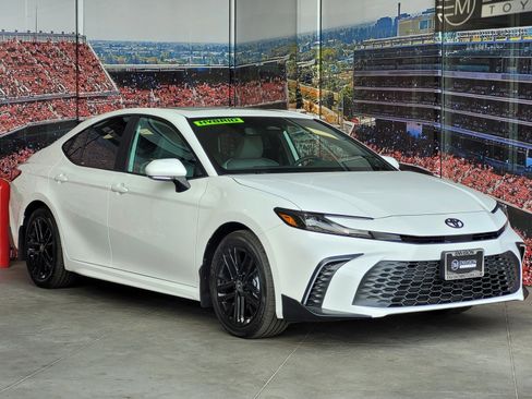 New 2025 Toyota Camry SE image 1