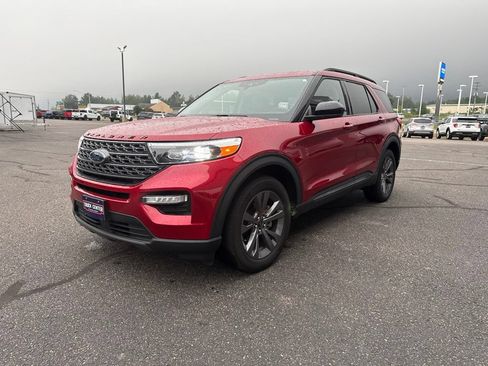 Used 2024 Ford Explorer XLT w/ Equipment Group 202A AWD/4WD image 9