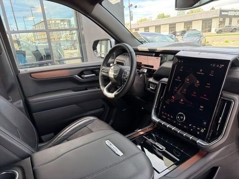 Used 2025 GMC Yukon Denali AWD/4WD image 13