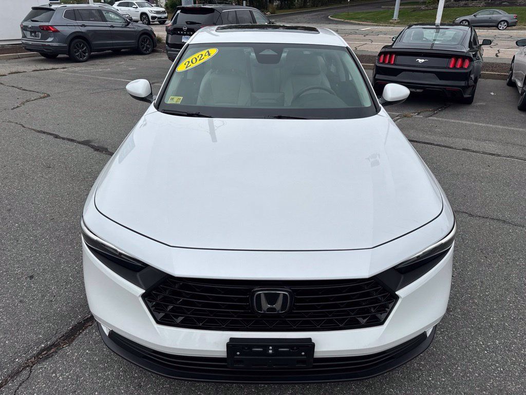 Used 2024 Honda Accord EX image 9