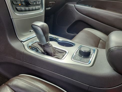 Used 2018 Jeep Grand Cherokee Overland AWD/4WD image 29