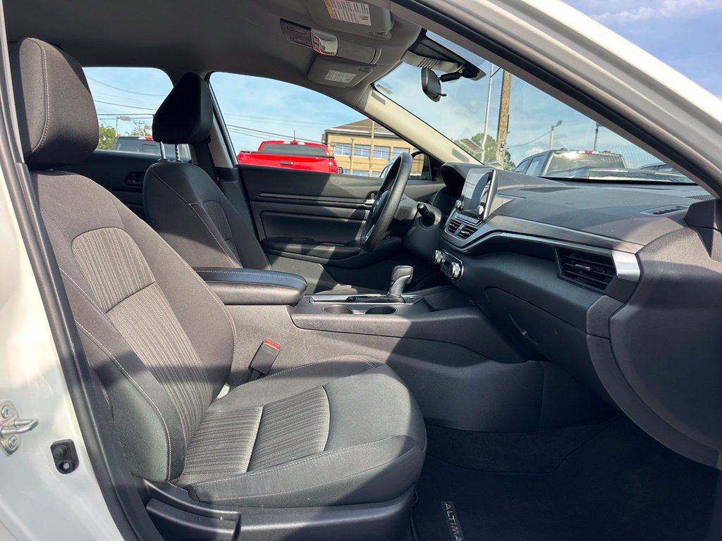Used 2025 Nissan Altima 2.5 SV FWD image 15